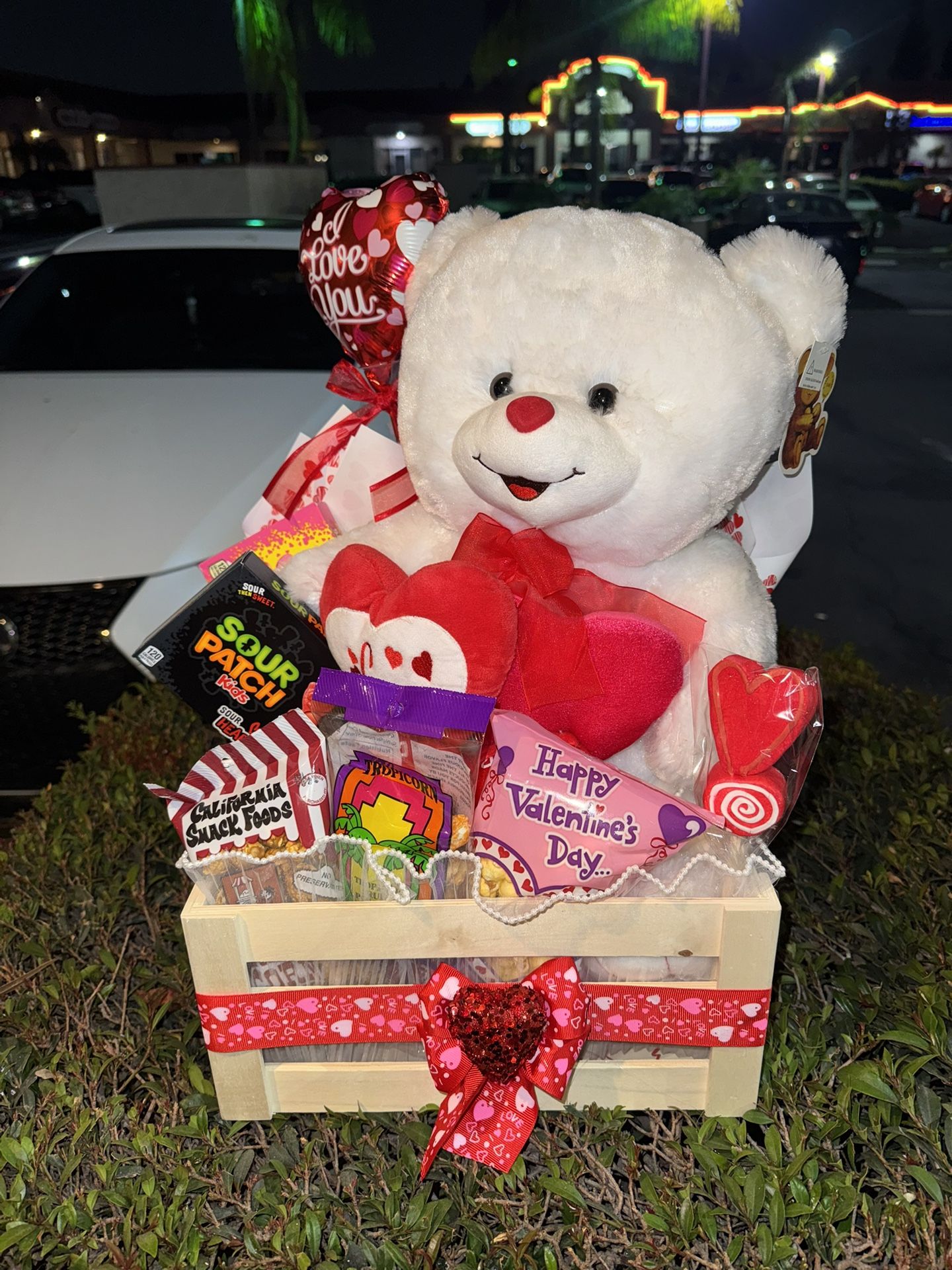 Valentine’s Day gift basket San Valentín regalo arrangement 