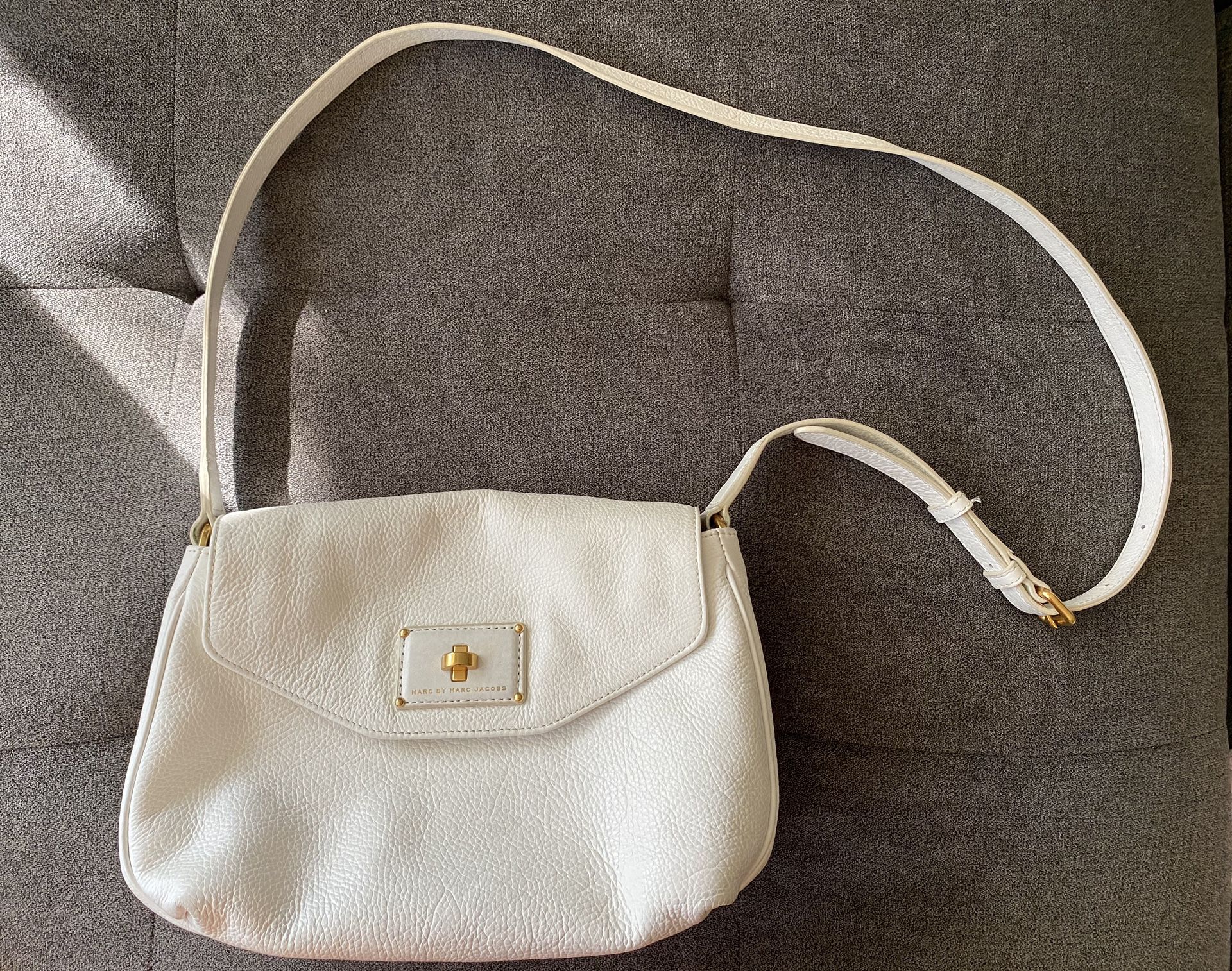 Marc Jacobs - White Messenger Bag with Gold Hardware