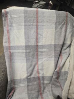 Tommy Hilfiger Plaid Holiday blanket