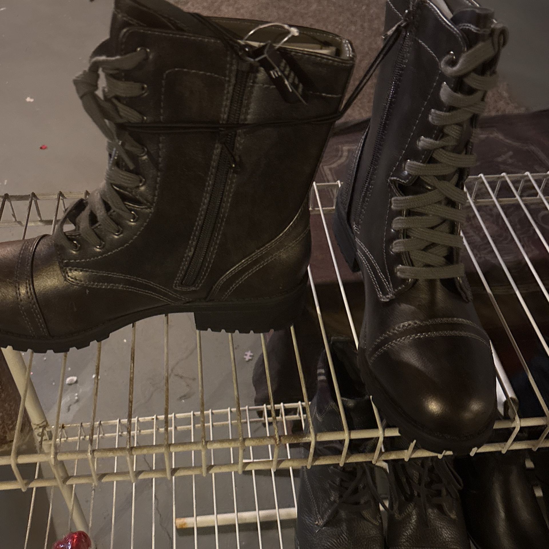 Boots With Laced And Zipperd On Side