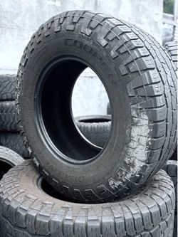 Cooper Discoverer AT3 XLT 35X12.50R18LT Tires