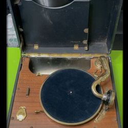 L. BAMBERGER & CO. VERY EARLY PORTABLE TURNTABLE 