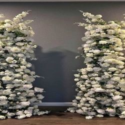 Dreamy Wedding Decor – Displaying Beautiful Floral Arrangements military outside