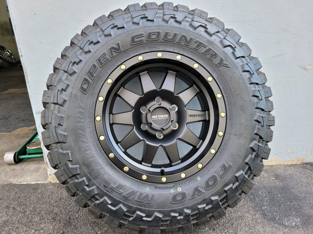 17" Method MR301 w/ 34" Toyo Open Country M/T tires