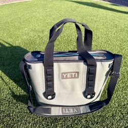 Yeti Hopper 20 Cooler Bag Fog Gray/Tahoe Blue Soft Cooler with Shoulder Strap