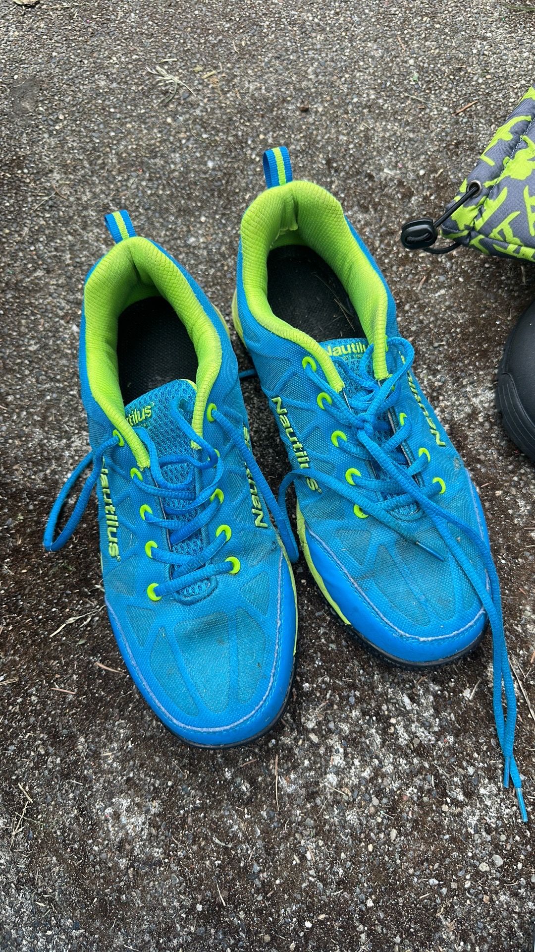 Composite and streak toe shoes