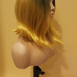 Short Blonde Gold Straight Wig