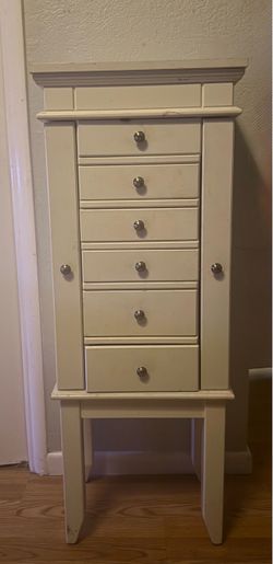 Standing Jewelry box/armoir