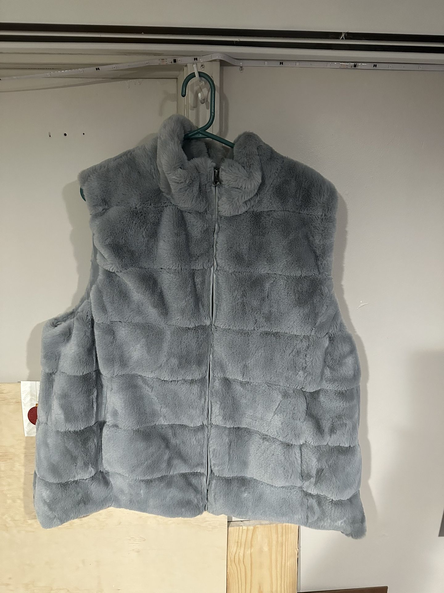 3X Gray Faux Fur Woman’s Vest