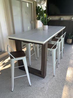 High Top Table ~ Patio Bar / Dining Table With Stools
