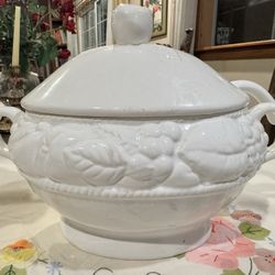 Soup Dish With Lid and Spoon