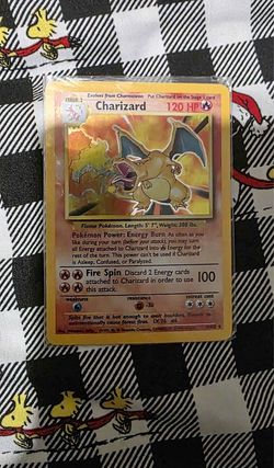 Pokémon Charizard Base Set Holographic Card
