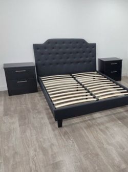 QUEEN SIZE BED AND TWO NIGHTSTANDS ( MATTRESS NOT INCLUDED) 🆕️