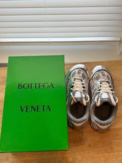 Bottega Veneta,  Never worn, Brand New, Size 8.