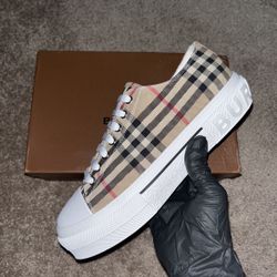 Burberry Shoes 