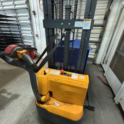 Uline Pallet Stacker