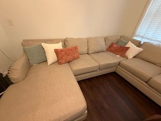 L-Shaped Sectional Sofa – Excellent Used Condition