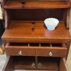 Vntg Wood Cabinet/Hutch