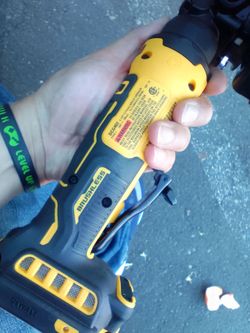 DeWalt Atomic series Dcg402 angle grinder