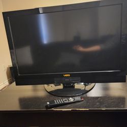 32" Vizio 720P LCD TV
