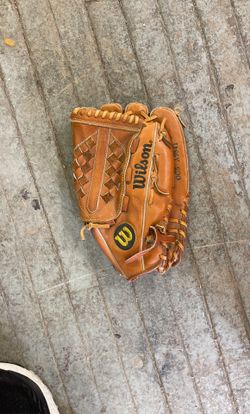 Wilson Adult baseball mitt