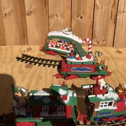 Rare Dillard’s Holiday Express Bear Upgraded Engine Strong Puller Train Set - UNTESTED