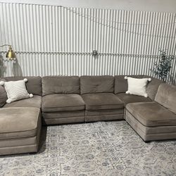 Modular Sectional Sofa Couch - Tan/Beige - 6pcs - Interchangeable - Cleaned/Comfy Delivery Available 