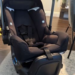 Nuna Infant Carseat With Base