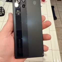 Redmagic 11 Pro. Liquid Cooled, UNLOCKED