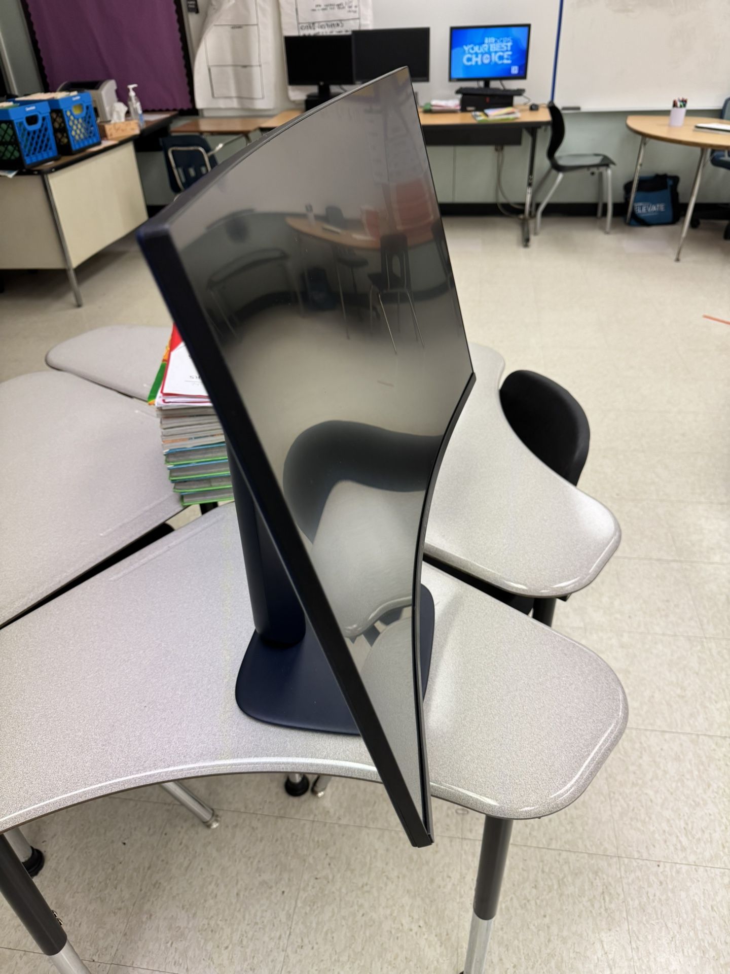 •Alienware Monitor•