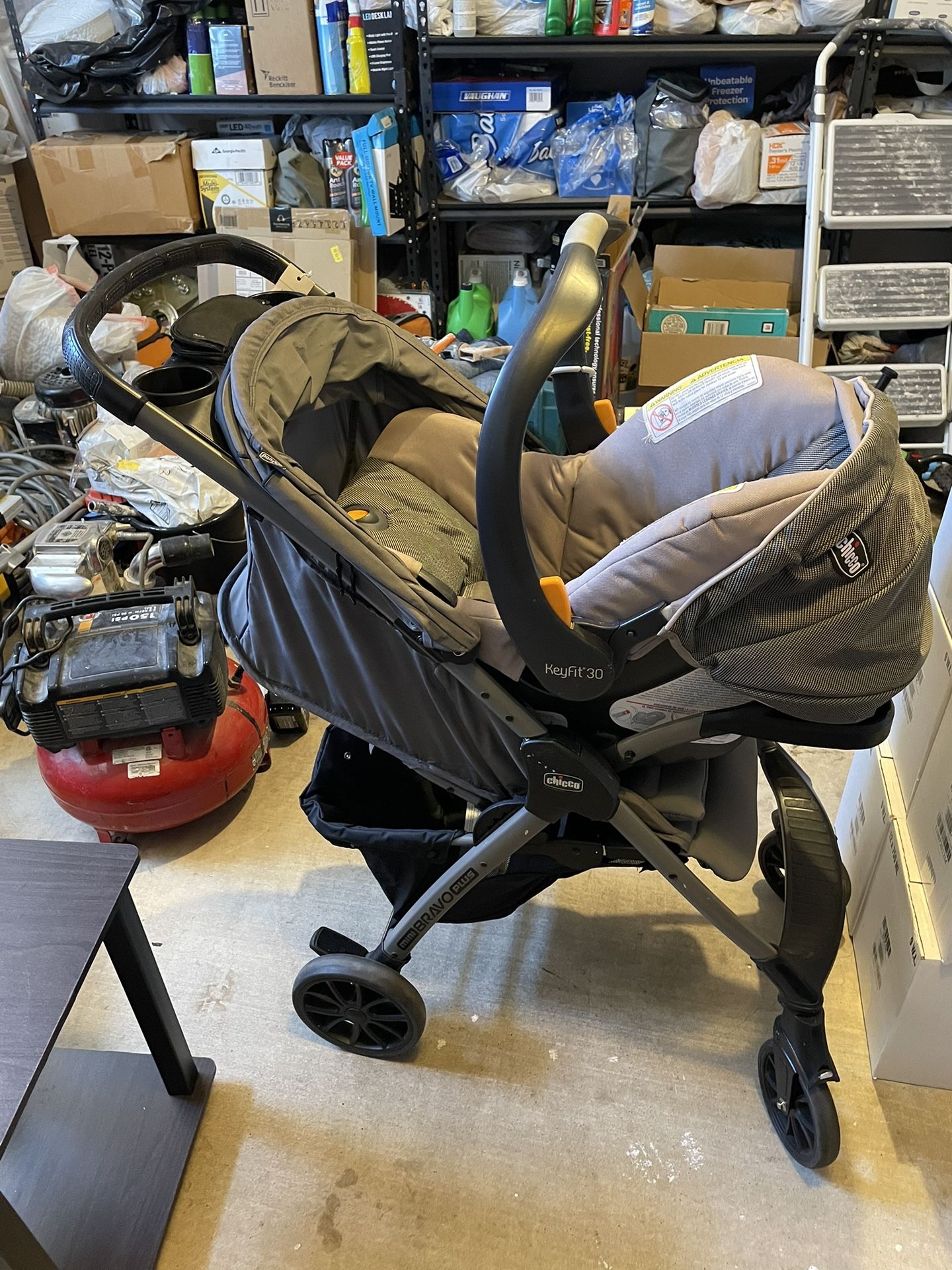 Chicco Bravo Trio Travel System Infant stroller car seat