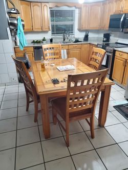 Juego comedor con credenza
