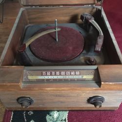Antique 1930s Philco Record Player And Radio!