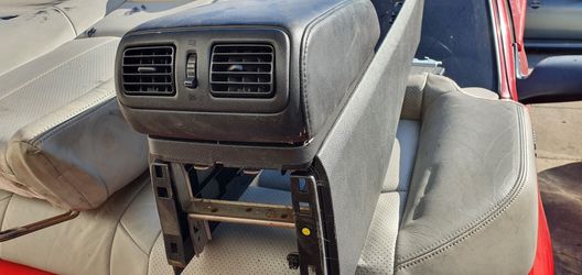 Infiniti g35 sedan armrest