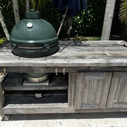 Large Green Egg With Table