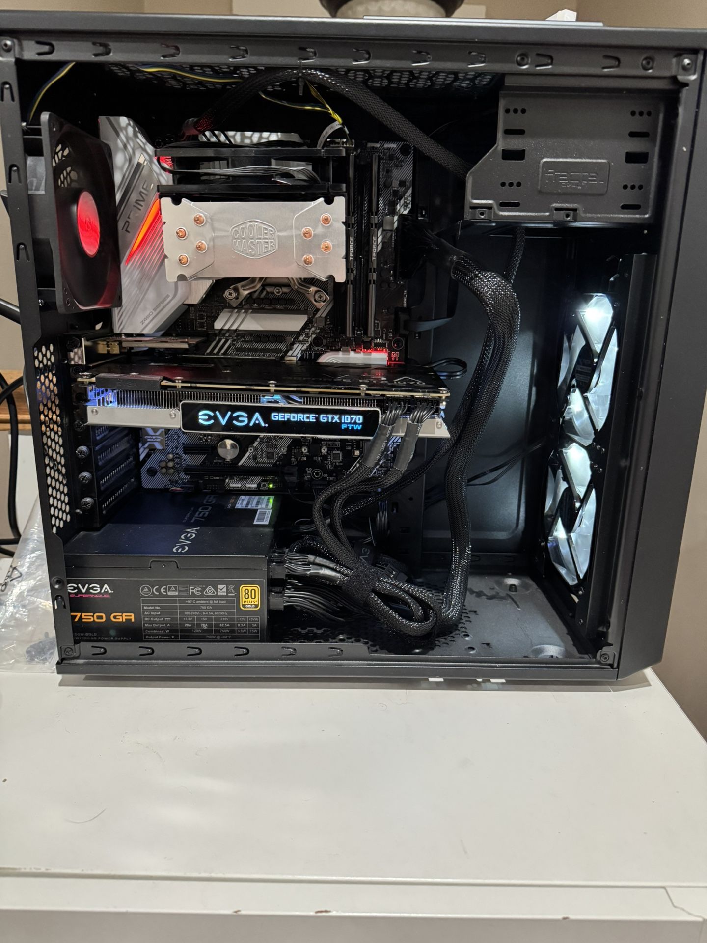Gaming PC i5 10600k / GTX 1070 + Monitor and Logitech complete