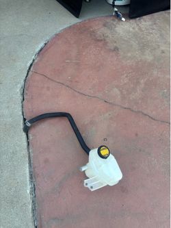INVERTER COOLANT RESERVOIR TANK 2012-2019 TOYOTA PRIUS “” C””” 1.5 L OEM.