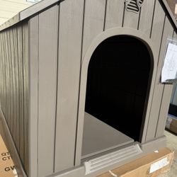 XL Dog House Plastic 