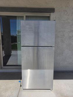 Whirlpool Stainless Steel Top-Freezer Refrigerator