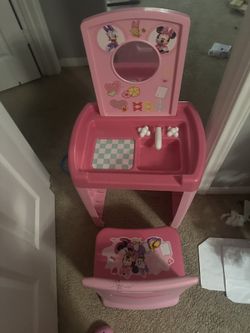 Minnie Mouse Toy Vanity