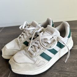 7.5 Adidas boys Sneaker $10 