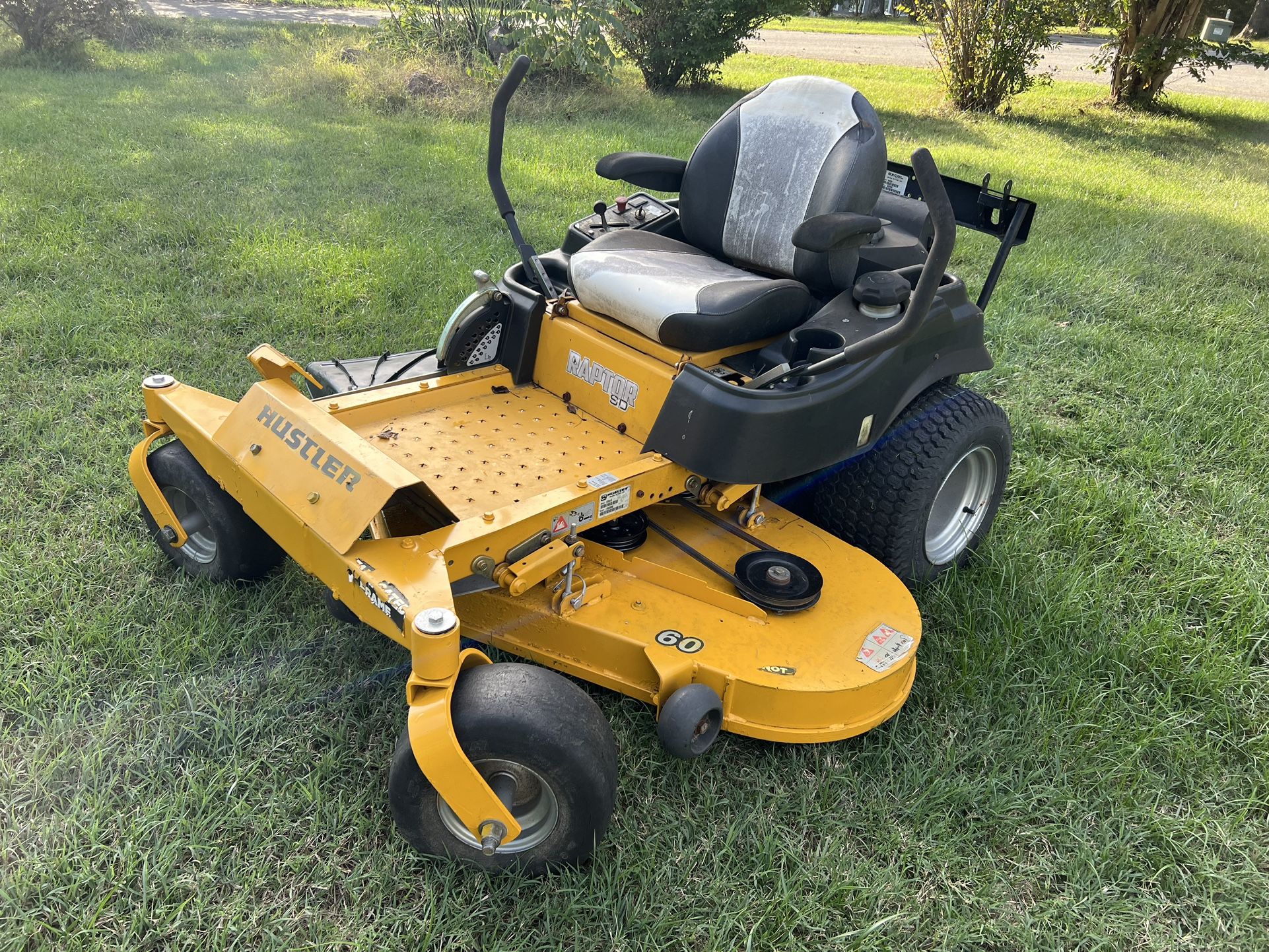 Hustler commercial grade/Heavy duty residential zero turn mower 60” deck. 