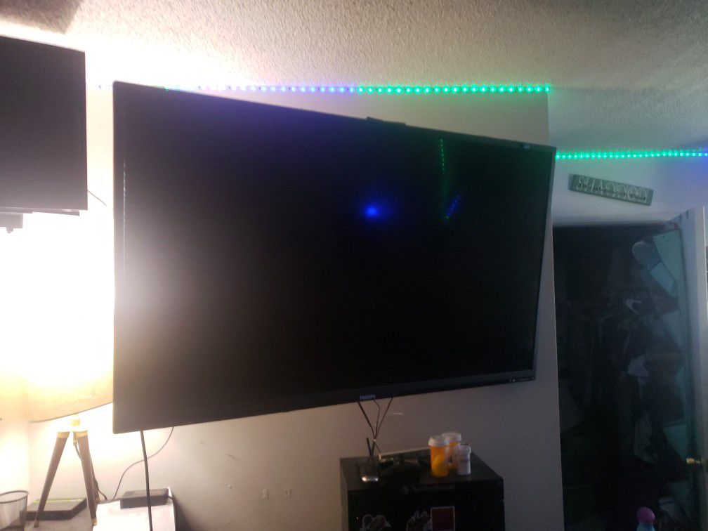 Looking to trade 60 in lcd LG smart TV & custom gaming computer