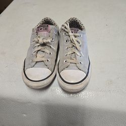 Girl's Converse 