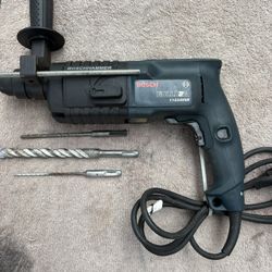 BOSCH BULLDOG SDS PLUS ROTARY HAMMER DRILL-11234VSR-Like New-Side Handle/Depth Guide, SDS Plus Bits, 8’ Cord