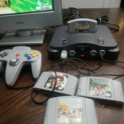 N64 Console Bundle Comes With Controller And Cables Plus 4 Games. Tested Works Good