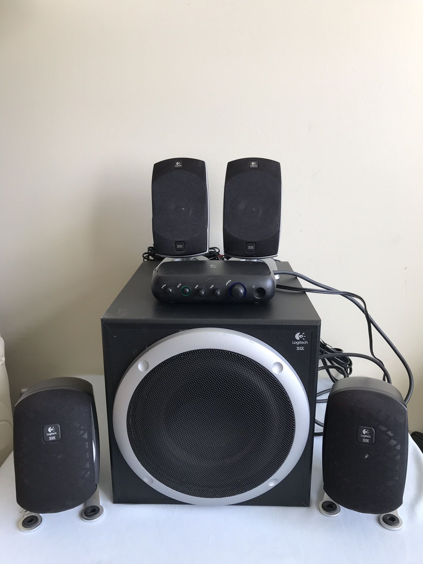 Logitech Z-560 THX Certified 4.1 Speaker System