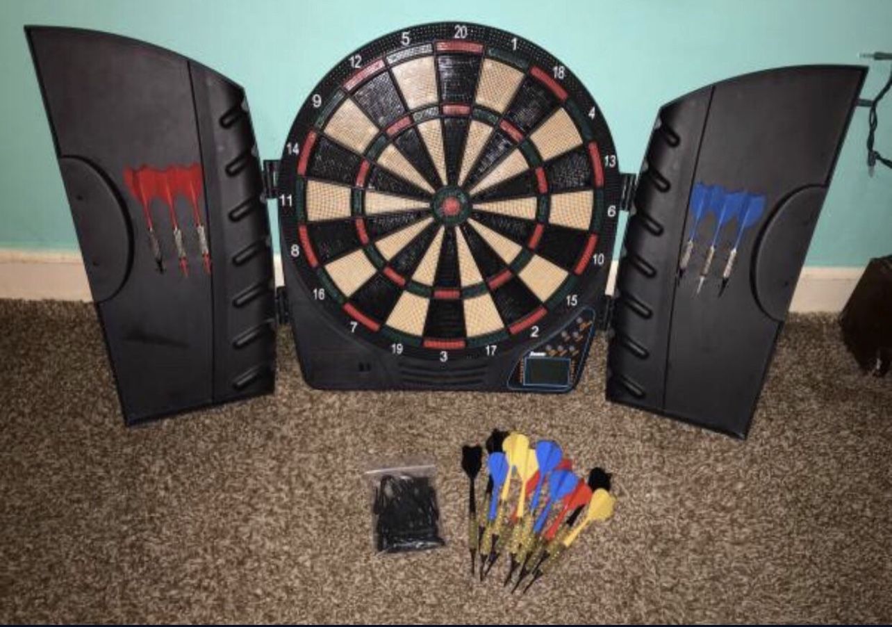 Electronic Dart Board And Extra Darts