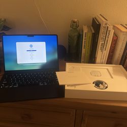 MacBook 13”  M2 256gb Air Midnight with Box and Case