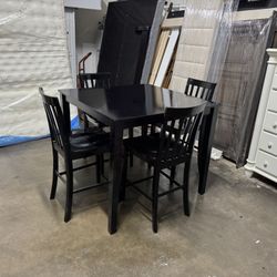 Dinning Table And Chairs $180